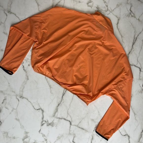 Nike cropped running jacket - Picture 2 of 8